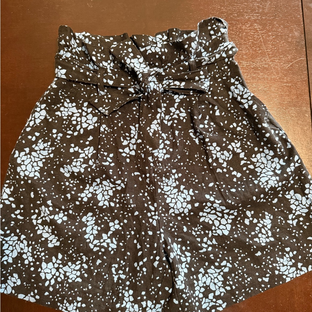 Who What Wear High-Waist Blue Shorts With Black Light Blue Floral Print